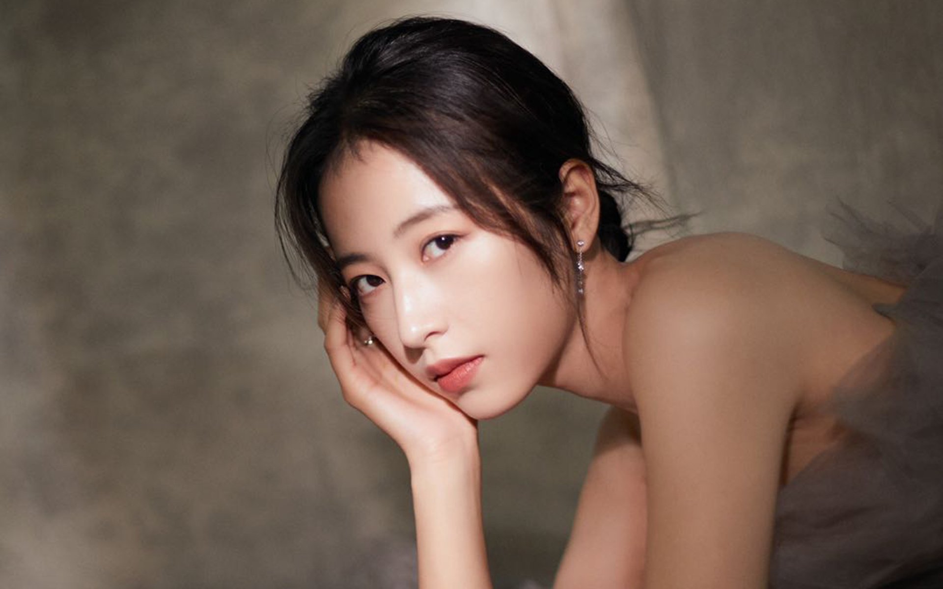 青年赛事吸引大批观众关注体育后备力量引发热议，体育界青年